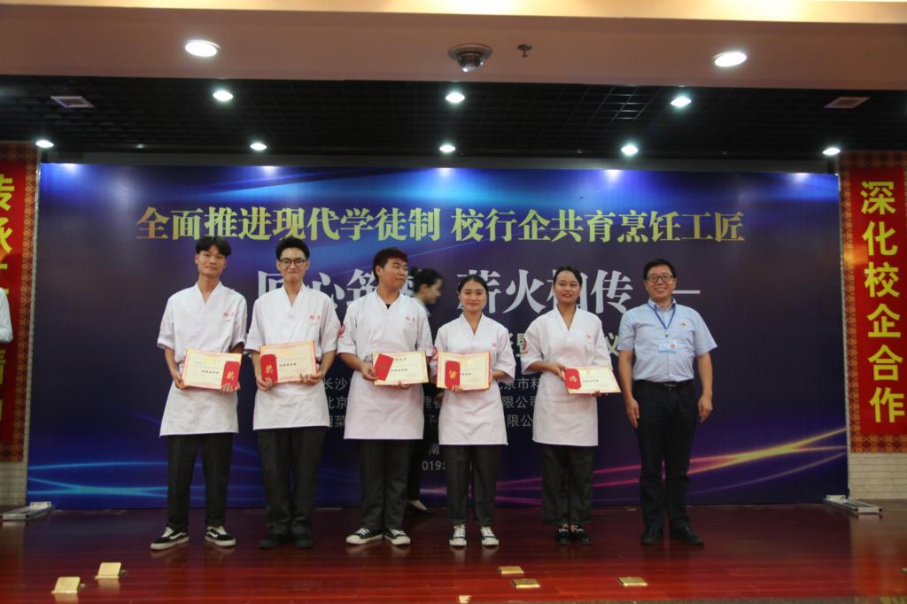 说明: 说明: http://www.hncpu.com/__local/2/14/9D/C14145D272869BA23E9603F0C90_2F9BA91D_1306B.jpg
